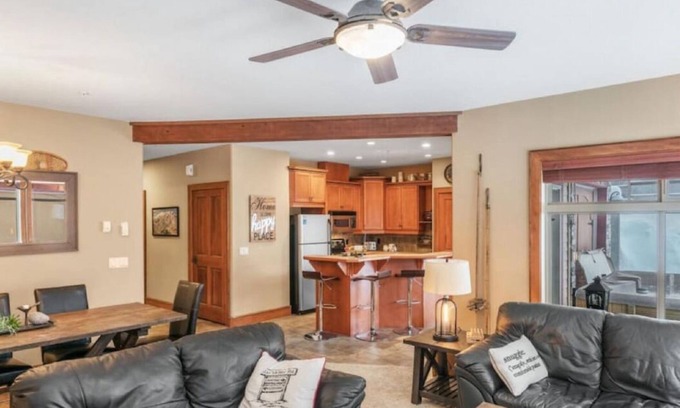 Big White Ski Resort Apartment | Cozy Pet-Friendly Retreat with Hot Tub & Ski In/Out Access