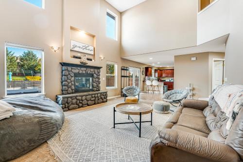 Monitor House | Discover I Spy The Enchantments: Pet Friendly & Pool Access