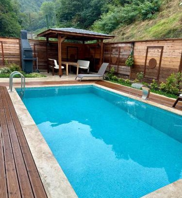 Sapanca Bed & Breakfast | Discover İstanbuldere Alabalıkevi with Hot Tub & Dining