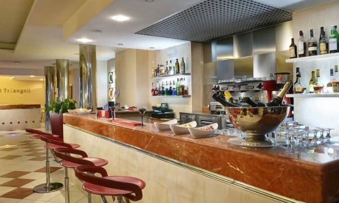 Zona XXX Castel Fusano Apartment | Cozy I Triangoli Residence with Oceanfront Views & Spa
