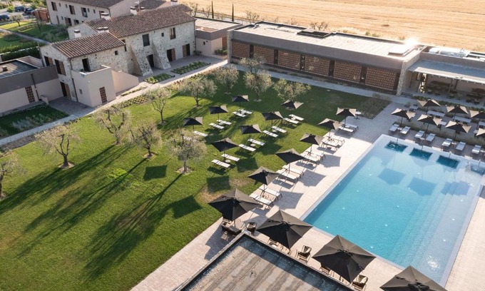Montemurlo Hotel | Experience I Vivai: Oceanfront Retreat with Top Amenities