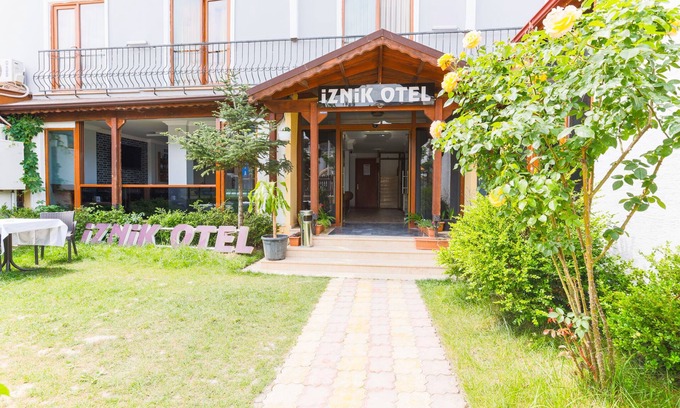 Iznik Hotel | Family-Friendly İznik Otel with Pool and Breakfast Options