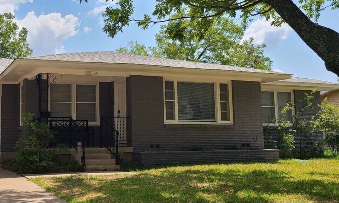 Temple House | Pet-Friendly I35 GEN Bruce with Fenced Yard Near Scott and White