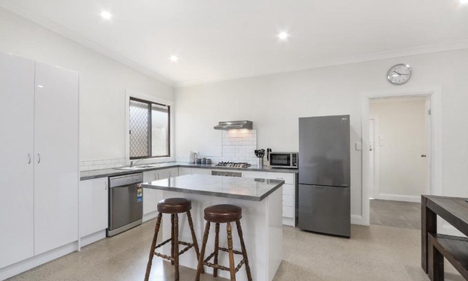 Broken Hill House | Exceptional IADA on Iodide - 4-Star Family-Friendly Stay