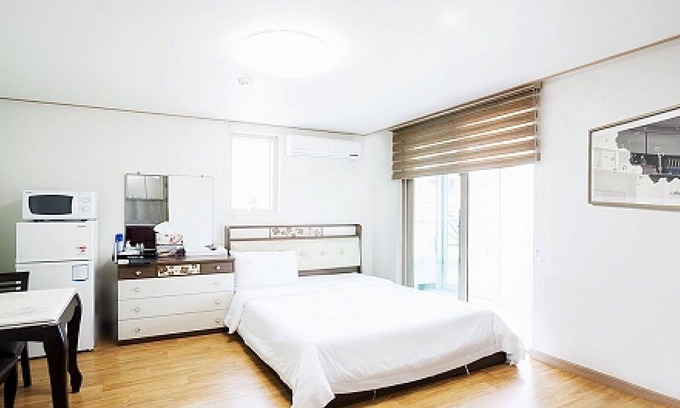 Dunsan-dong House | Family-Friendly Ian Residence with Breakfast and Kitchen Access