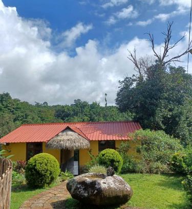 Mawlynnong House | Iartong Guest House