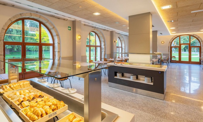 Lagostelle Hotel | Relax at Iberik Gran Balneario de Guitiriz with Spa & Pool