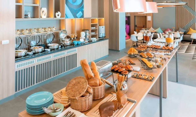 Aktobe Hotel | Discover ibis Aktobe: Wheelchair Accessible & Spa Amenities