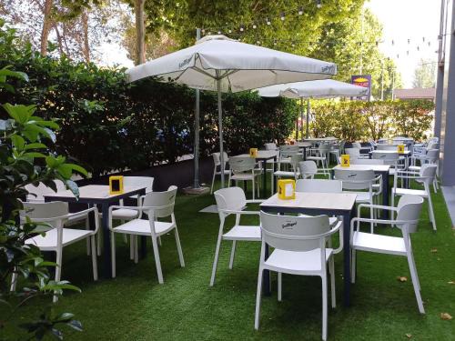 Mollet del Valles Hotel | Pet-Friendly Ibis Barcelona Mollet with Top Amenities
