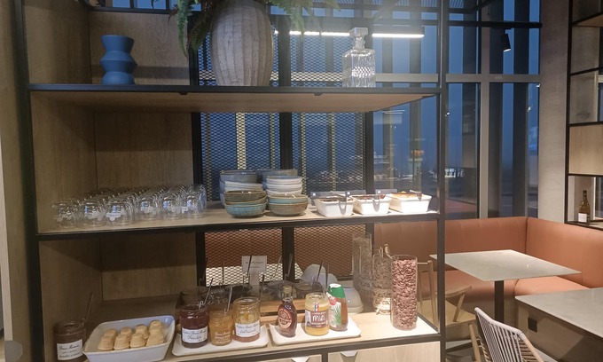 Bourgoin-Jallieu Hotel | Budget-Friendly Ibis Bourgoin Jallieu Medipole with Breakfast