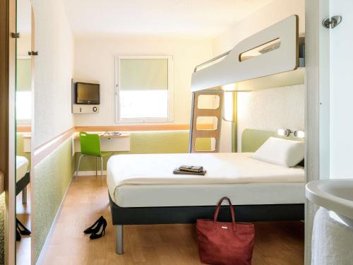 Ecole-Valentin Hotel | Budget-Friendly Stay at ibis budget Besançon Ecole Valentin