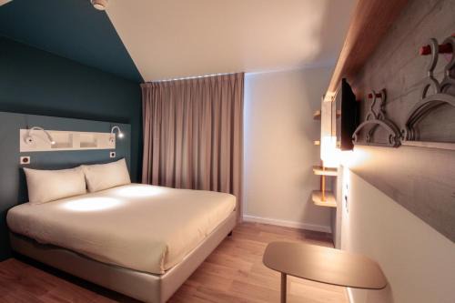Cahors Hotel | Budget-Friendly ibis budget Cahors with Pool & Oceanfront Views