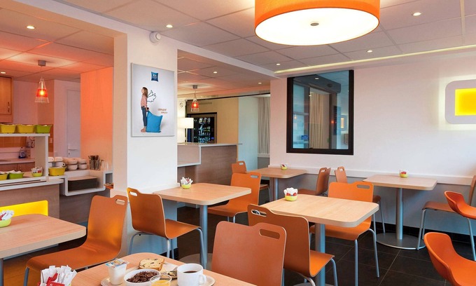 Cergy Hotel | Budget-Friendly ibis budget Cergy Saint Christophe with Pool