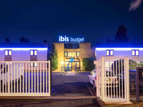 Chatellerault Hotel | Budget-Friendly Stay at ibis budget Châtellerault Nord