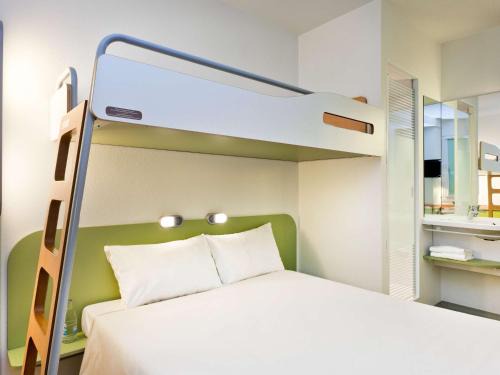 Givet Hotel | Budget-Friendly ibis budget Givet with Hot Tub & Breakfast