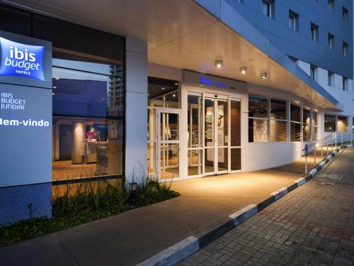 Jundiai Hotel | Budget-Friendly ibis Budget Jundiai Shopping with Pool & Dining