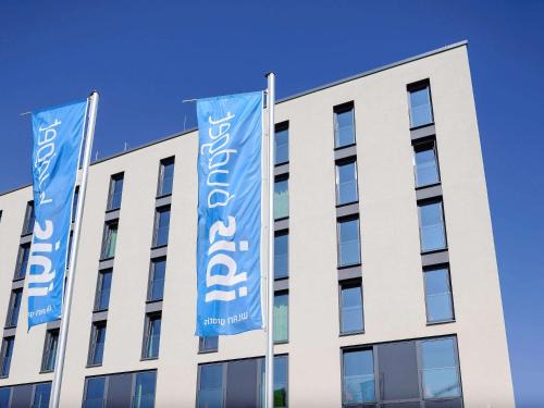 Konstanz Hotel | Budget-Friendly ibis budget Konstanz with Pool & Pet Amenities