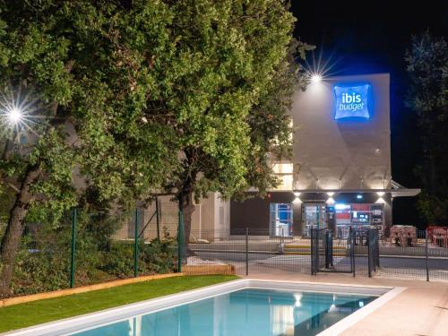 Le Vieux Cannet Hotel | Budget-Friendly HotelF1 Le Luc: Pet Friendly & Welcoming