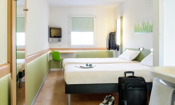 Altenerding Hotel | Pet-Friendly Ibis Budget München Airport with Kitchen Access