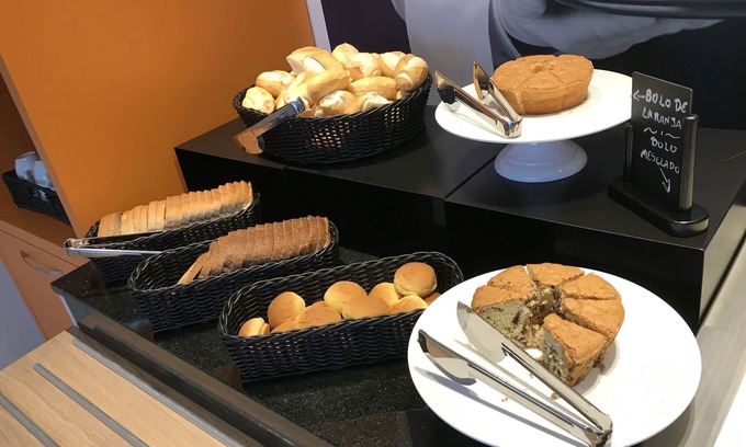 Manhuacu Hotel | Budget-Friendly Ibis Budget Manhuacu with Pool & Dining