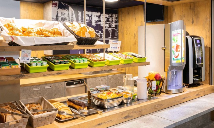 Meudon Hotel | Discover ibis budget Meudon Paris Ouest: Family-Friendly Stay