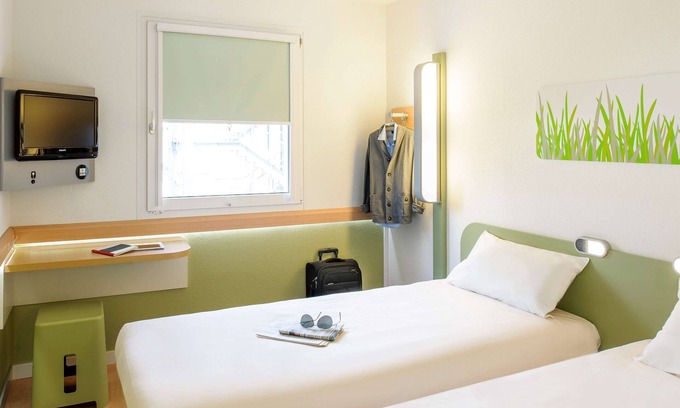 Montauban Hotel | Budget-Friendly ibis budget Montauban Les Chaumes with Spa