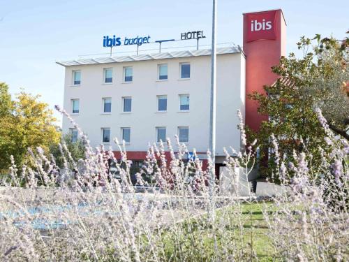 Montauban Hotel | Budget-Friendly ibis budget Montauban Les Chaumes Hotel