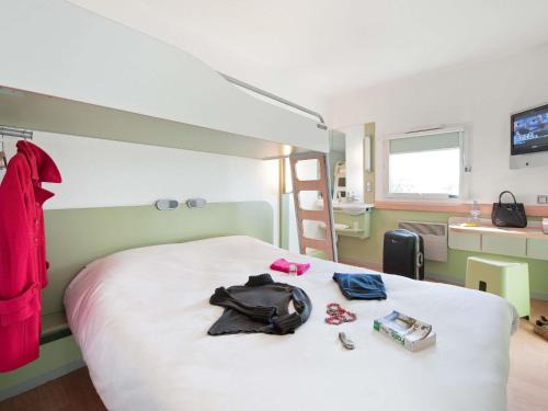 Poitiers Hotel | Budget-Friendly ibis budget Poitiers Sud with Great Amenities