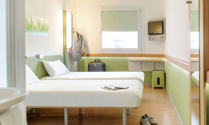 Poitiers Hotel | Budget-Friendly ibis budget Poitiers Sud with Spa & Breakfast