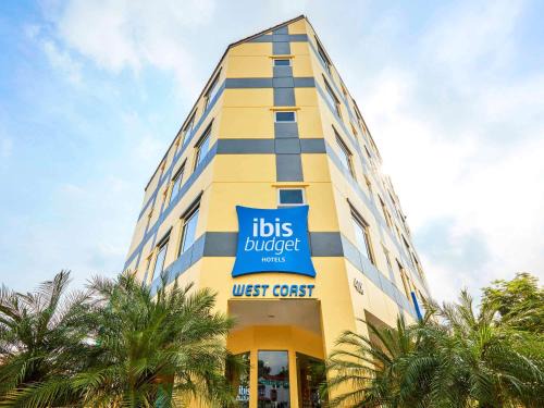 Queenstown Hotel | Budget-Friendly ibis budget Singapore West Coast with Dining