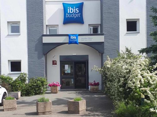 Saint-Cyr-l'Ecole Hotel | Convenient ibis budget Versailles Chateau for Family Getaways
