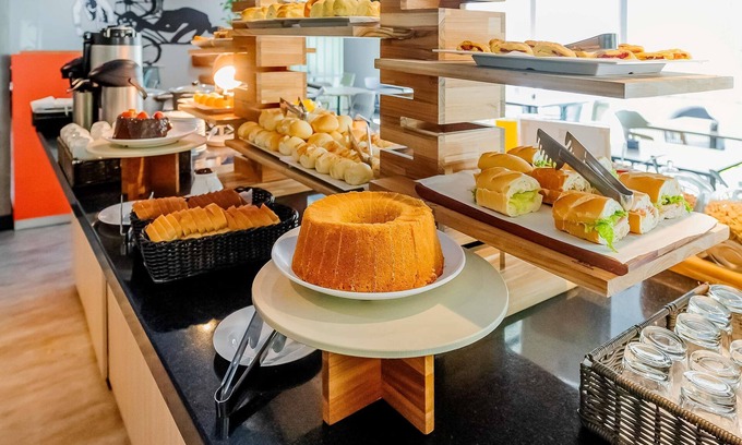 Santa Lucia Hotel | Budget-Friendly ibis budget Vitoria with Pool & Spa