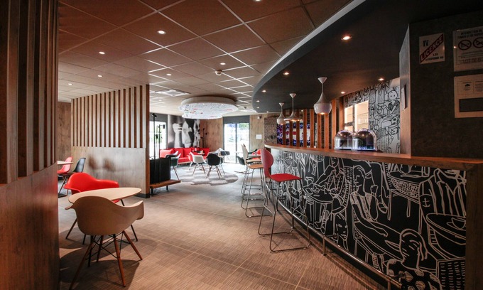Cahors Hotel | Relaxing Retreat at ibis Cahors with Pool and Spa