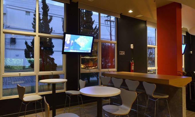 Cinquentenario Hotel | Inviting ibis Caxias do Sul: Pool, Spa & Family-Friendly