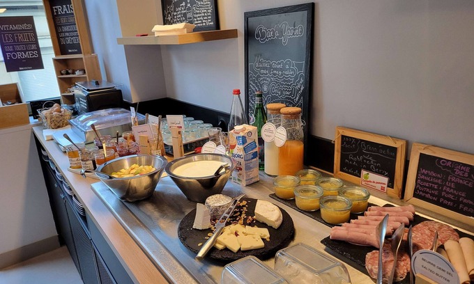 Chateauroux Hotel | Convenient ibis Chateauroux: Family-Friendly and Spa Access