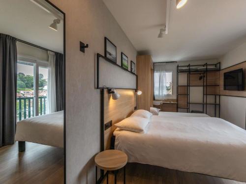 Ciboure Hotel | Discover ibis Ciboure Saint-Jean-de-Luz: Pet-Friendly Retreat