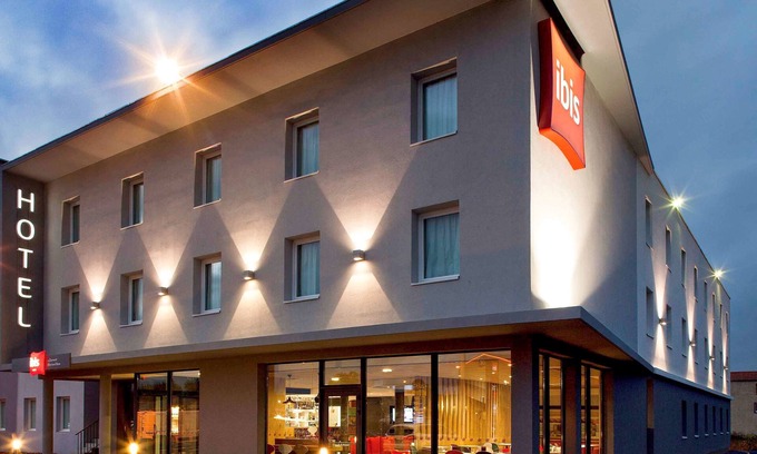 Riom Hotel | Relax at ibis Clermont Ferrand Nord Riom with Great Amenities