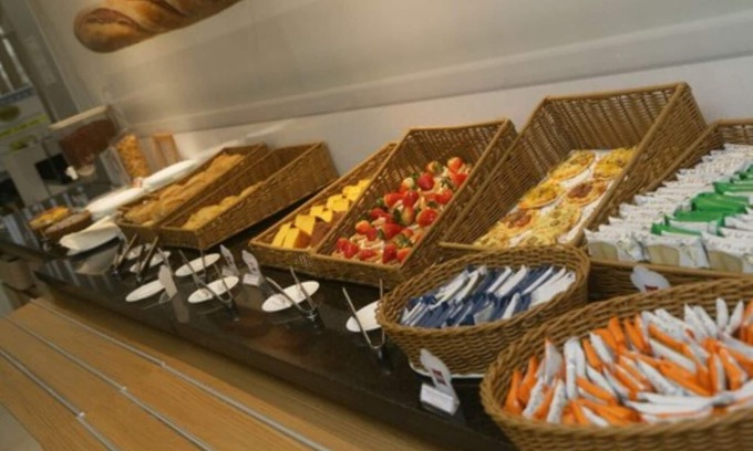 Santana Hotel | Relax at Ibis Feira De Santana with Pool and Spa Access