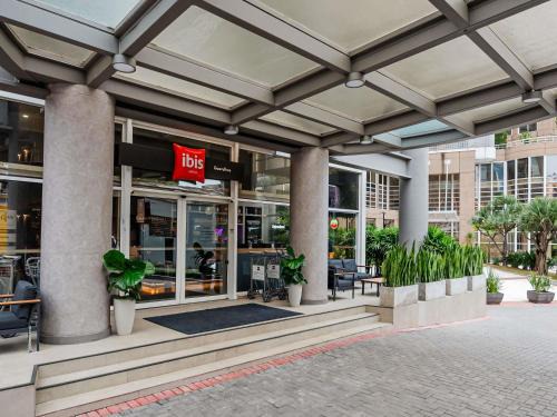 Guarulhos City Centre Hotel | Convenient ibis Guarulhos Aeroporto: Pet-Friendly Comfort