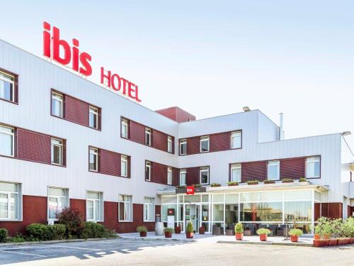 Irun Hotel | Pet-Friendly Ibis Irun: Family-Friendly with Great Amenities