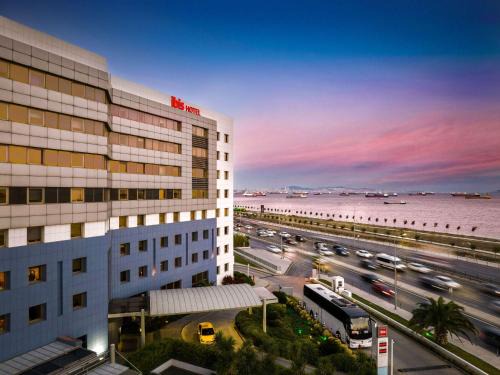 Zeytinburnu Hotel | Pet-Friendly Ibis Istanbul Zeytinburnu with Ocean Views