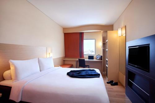 Gambir Hotel | Budget-Friendly Comfort at Ibis Jakarta Harmoni Hotel