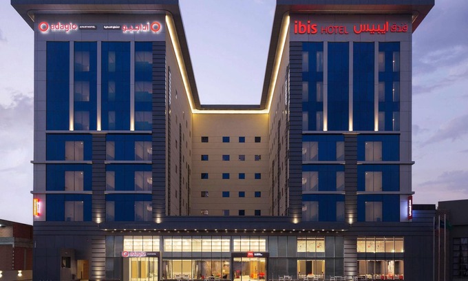 King Abdul Aziz Road Hotel | Inviting ibis Jeddah Malik Road: Pool, Spa & Family-Friendly