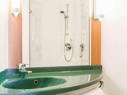 Leeds Hotel | Discover Ibis Leeds Centre with Pet-Friendly Amenities