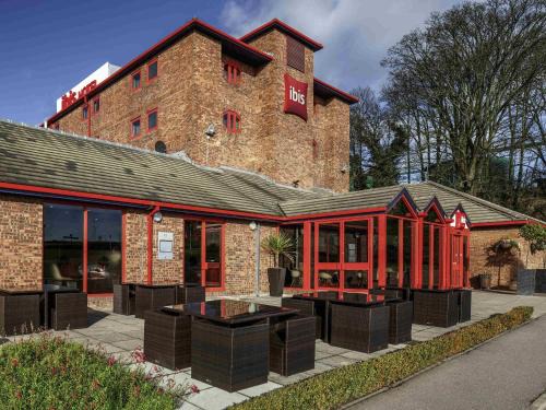 Luton Hotel | Discover ibis London Luton Airport: Pet-Friendly Retreat
