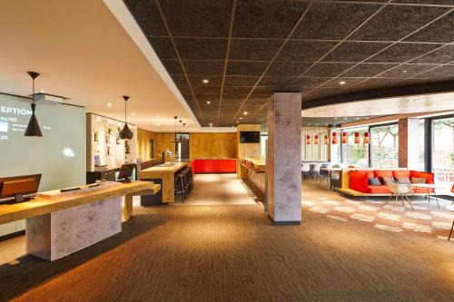 West Thurrock Hotel | Pet-Friendly ibis London Thurrock M25 with Great Amenities