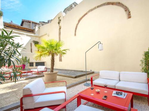 Vienne Hotel | Comfortable ibis Lyon Sud Vienne Saint-Louis with Family Amenities
