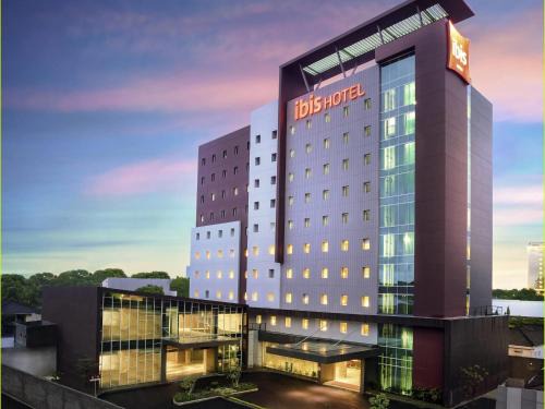 Losari Hotel | Budget-Friendly Ibis Makassar City Center with Great Amenities