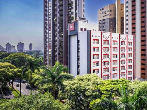 Zona 01 Hotel | Pet-Friendly Ibis Maringa with Eco Amenities and Breakfast