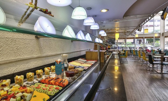 Zona 01 Hotel | Modern ibis Maringa: Family-Friendly with Spa & Dining